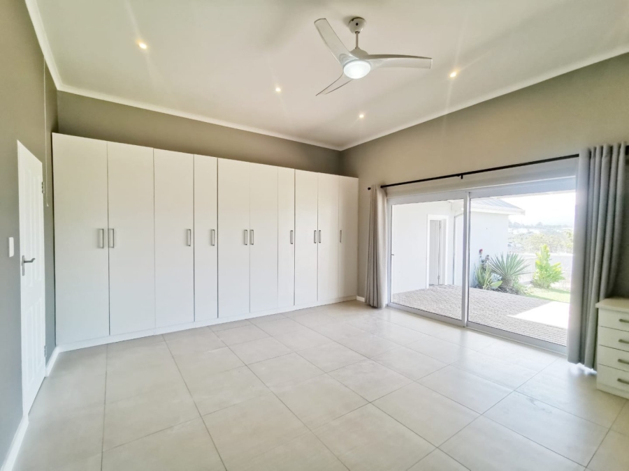 3 Bedroom Property for Sale in Kraaibosch Western Cape